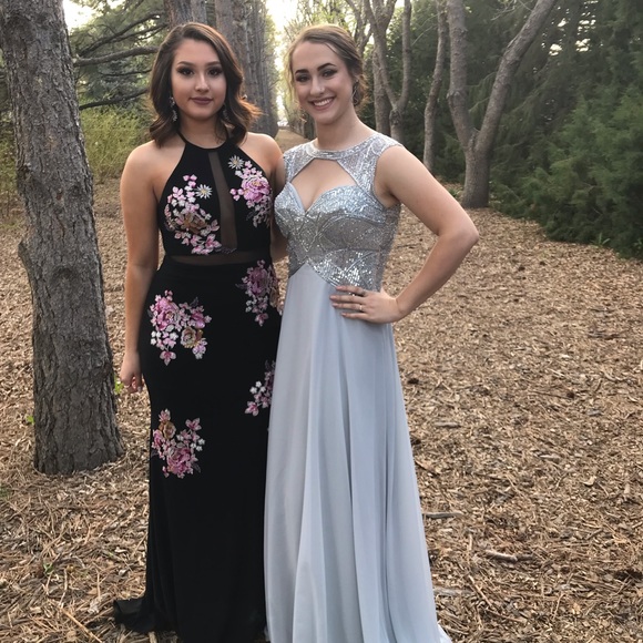 A grey long prom dress - Picture 4 of 4